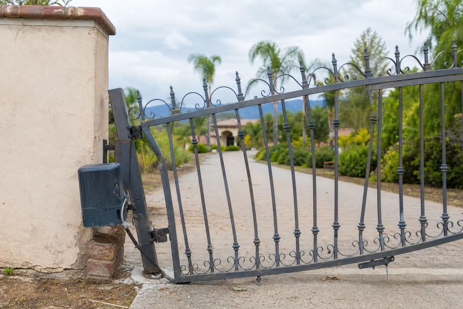 Top Signs You Need Gate Repair Service — Don’t Ignore These